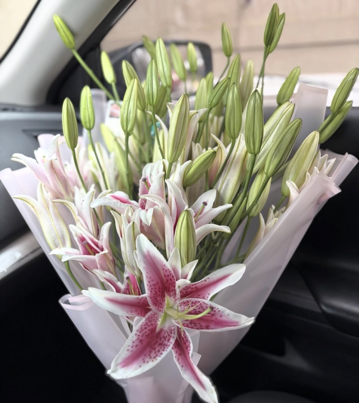 Bloomsby.Jenny floral arrangement